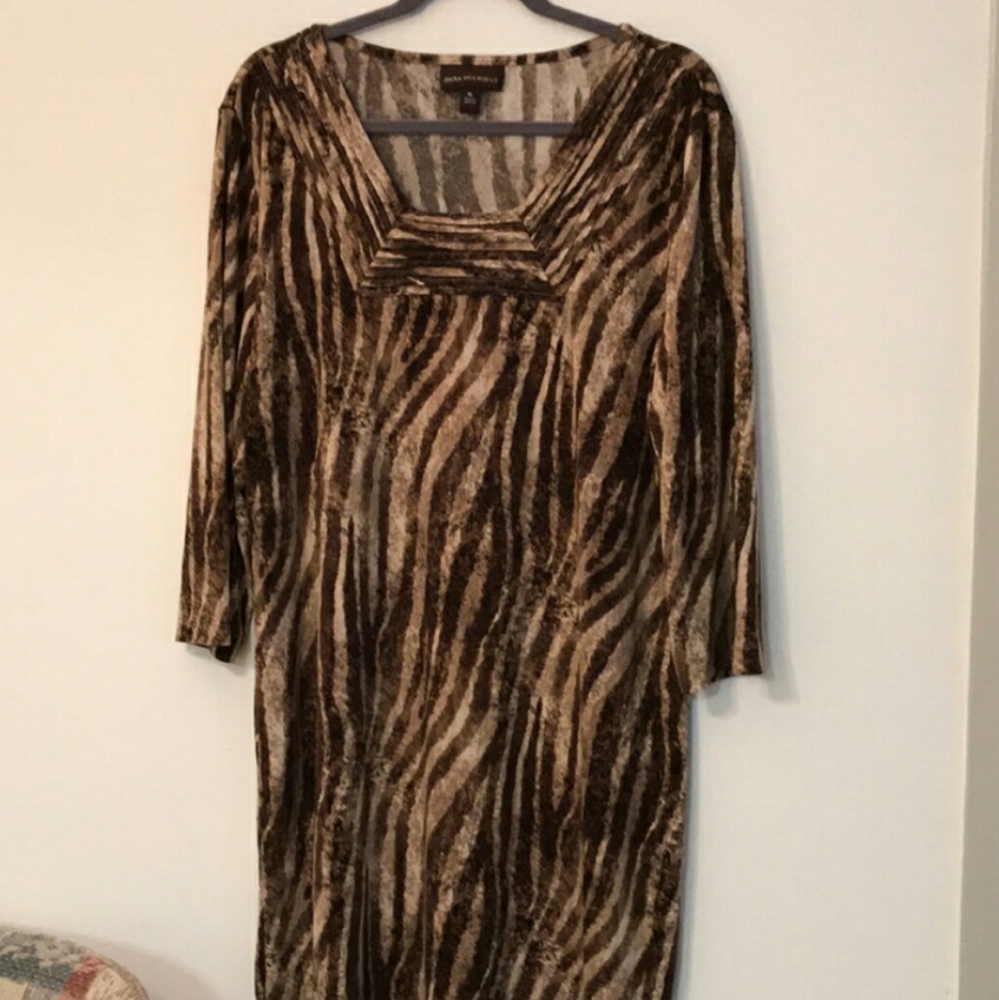 Beautiful Dana Buchman dress